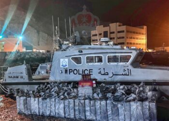 القبض على 6 أشخاص أثناء تهريب كميات كبيرة من المشروبات الكحولية