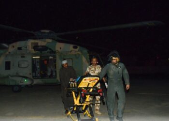 سلاح الجو السلطاني العُماني ينفذ عملية بحث وإنقاذ في رمال الربع الخالي