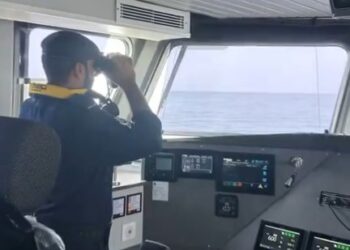 بالفيديو.. استمرار عمليات البحث عن الصيادّين المفقودّين في عرض البحر