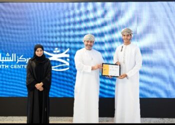 مركز الشباب و شل العمانية للتسويق يختتمان برنامج خبراء السيارات الكهربائية EV-Pro