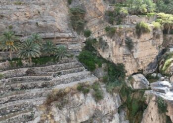 لمحبي المغامرات الجبلية.. قرية “مصيرة الجواميد” بالجبل الأخضر وجهتك الأمثل