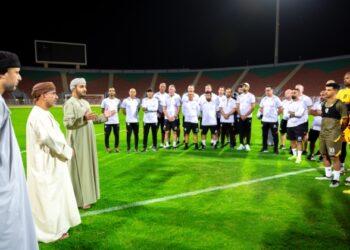 السيد ذي يزن يزور معسكر المنتخب الوطني الأول لكرة القدم