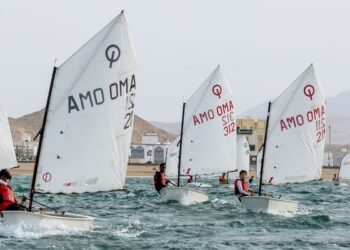 انطلاق مهرجان صور للرياضات البحرية