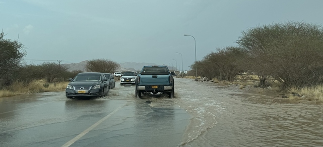 أمطار رعدية متفاوتة الغزارة على ولايتي عبري وينقل
