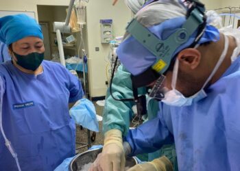 المستشفى السلطاني ينجح في إجراء عملية استئصال لمريض مصاب بحالة نادرة