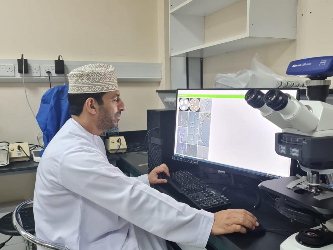 الأول من نوعه عالميا.. جامعة نزوى تحقق إنجازا علميا في مجال استكشاف الفطريات الطبية