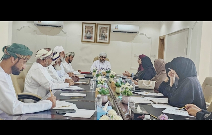 “اجتماعية السيب” تناقش عددًا من الموضوعات