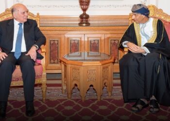 السيد فهد يستقبل مسؤولًا عراقيًا