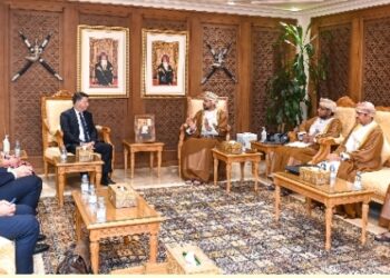 سلطنة عُمان والمملكة المتحدة تبحثان تعزيز التعاون في القطاعات التجارية والصناعية والاستثمارية