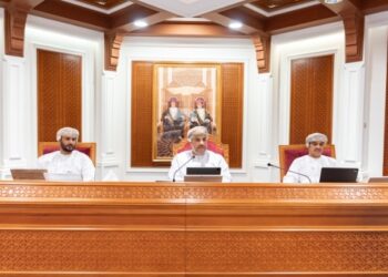 بلدي ظفار يُناقش الخطط والمقترحات التطويرية بالمحافظة