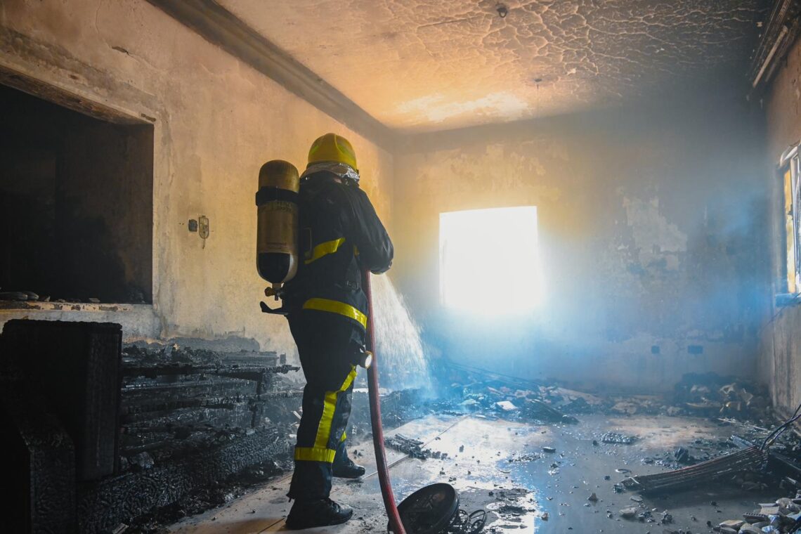عاجل .. وفاة شخصين نتيجة حريق شب في منزل بالسيب