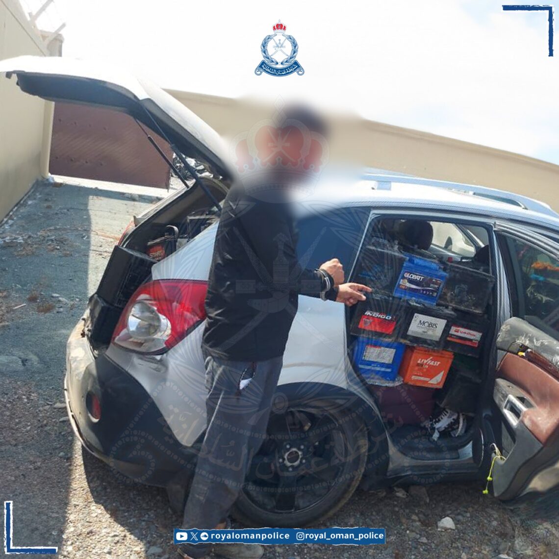 ضبط 5 أشخاص بتهمة سرقة بطاريات السيارات في شمال الباطنة