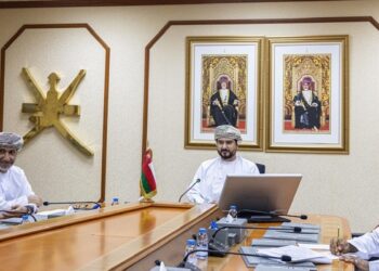 سلطنة عُمان والمملكة المتحدة تستعرضان سبل تعزيز التبادل التجاري والاستثمارات