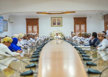 بلدي شمال الباطنة يناقش عددًا من الخدمات الصحية والاستثمارية