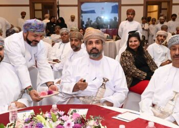 “العمل” توقع على منصة توطين وتطلق نظام طلبات التوظيف