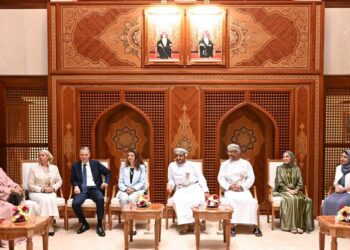 سلطنة عمان ومصر تستعرضان تعزيز العلاقات الثنائية بين البلدين