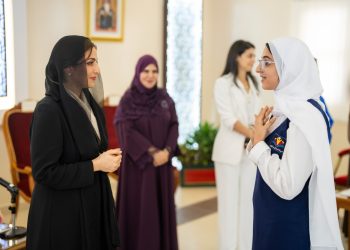 بالصور.. السّيدة الجليلة تزور مدرسة جوهرة مسقط بولاية السيب