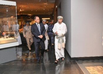 رئيس الوزراء البيلاروسي يزور المتحف الوطني ودار الأوبرا السُّلطانية مسقط