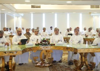وزير الاقتصاد وعدد من المسؤولين في زيارة لمحافظة البريمي لمتابعة تنفيذ المشاريع الإنمائية