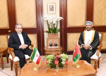السيد وزير الخارجية يبحث وقف التصعيد في المنطقة مع نظيره الإيراني