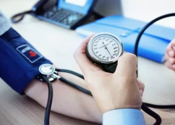 “ثلاثة في واحد”.. علاج متقدم لمرضى ارتفاع ضغط الدم