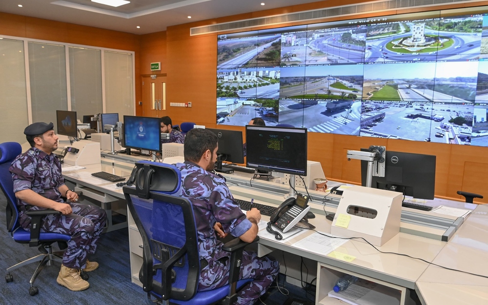 مركز إدارة الحالات الطارئة بظفار يؤكد جاهزية القطاعات للتعامل مع الحالة المدارية