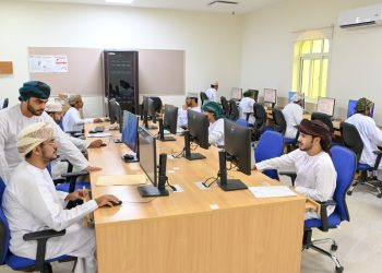وزارة العمل تجري اختبارات التوظيف بمحافظة ظفار