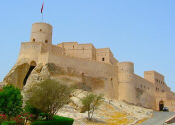 العثور على نقوش صخرية بالقرب من قلعة نخل التاريخية تعود للعصر الحديدي