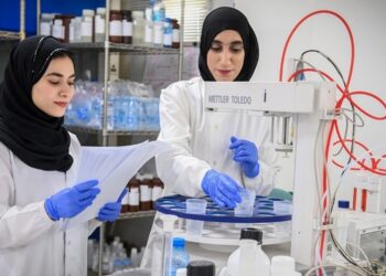 الخميس.. سلطنة عمان تحتفل بيوم المرأة العمانية