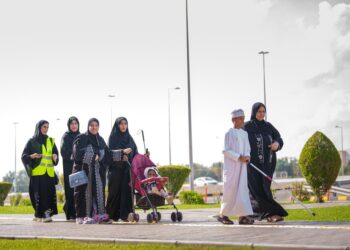 لتيسير حياتهم اليومية.. تدشين أول ممشى مخصص للمكفوفين بصحار