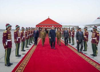جلالةُ السُّلطان يعود إلى أرض الوطن
