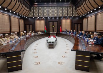 بالصور.. جلالةُ السُّلطان المعظّم والرئيسُ التركي يعقدان جلسة مباحثات رسمية