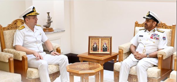 رئيس أركان قوات السلطان المسلحة يستقبل قائد قوة المهام المشتركة 151