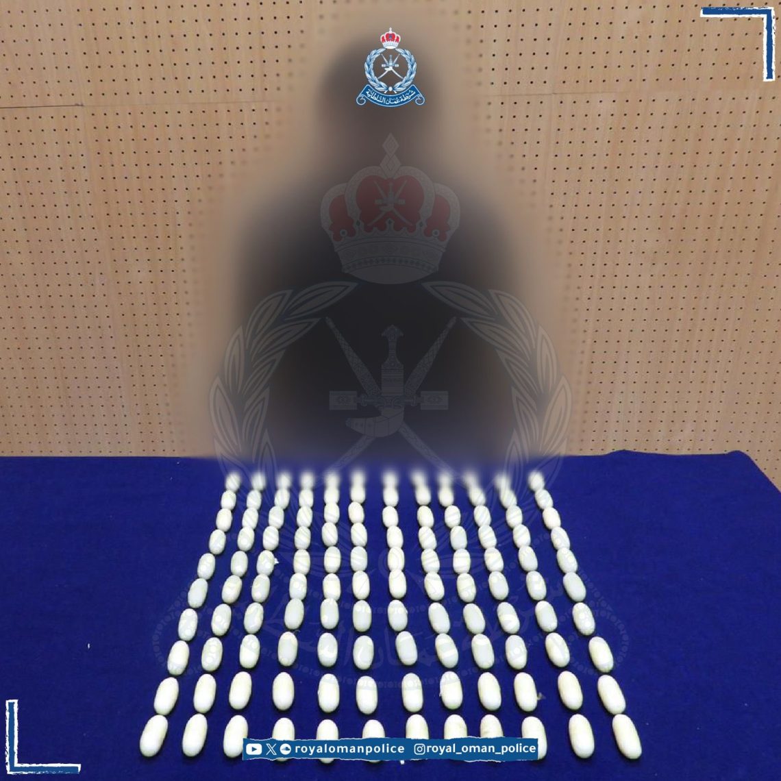 ضبط شخص حاول تهريب 120 كبسولة هيروين عبر مطار مسقط الدولي