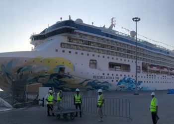 محافظة مسندم تحتفل باستقبال أول سفينة سياحية في الموسم الشتوي