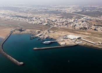 توقيع اتفاقية لإنشاء خزانات وقود بميناء شناص