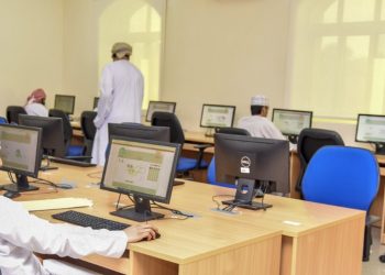 وزارة العمل تُجري اختبارات التوظيف لعدد من الباحثين عن عمل