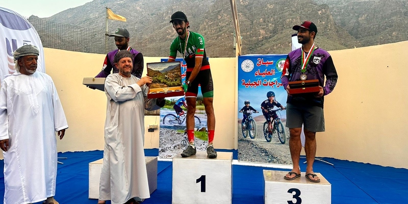 100 درّاج يشاركون في سباق العلياء للدراجات الهوائية الجبلية بالعوابي