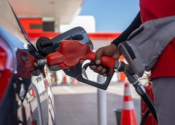 إنتاج وقود السيارات في سلطنة عُمان ينخفض بنسبة 30.2 %