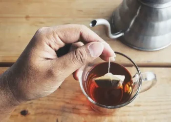 هل تؤثر أكياس الشاي على صحة الإنسان؟