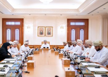 “مكتب الشورى” يستعرض رد وزيرة “التربية” حول تعيين المعلمين غير العمانيين.. وهذه التفاصيل