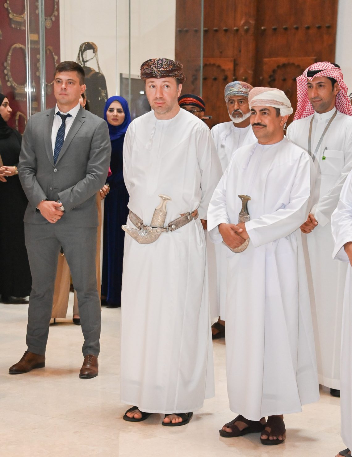 خلال تدشين فيلم “الخنجر”.. الحراصي: ندعم المبادرات الإعلامية للتعريف بالحضارة العمانية