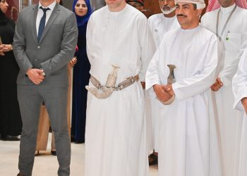 خلال تدشين فيلم “الخنجر”.. الحراصي: ندعم المبادرات الإعلامية للتعريف بالحضارة العمانية