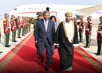 الرئيسُ الأنجولي يصل إلى سلطنة عُمان