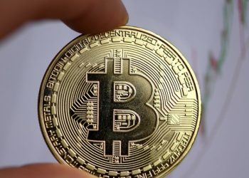 لأول مرة.. البيتكوين تتخطى الـ 100 ألف دولار