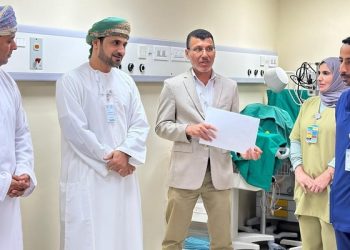 مستشفى الرستاق ينجح في إجراء عمليتين جراحيتين دقيقتين لطفلين خدّج
