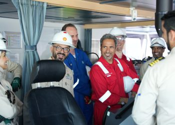 “العمانية للغاز الطبيعي المسال” تحتفل بتسليم أول شحنة إلى “شل”