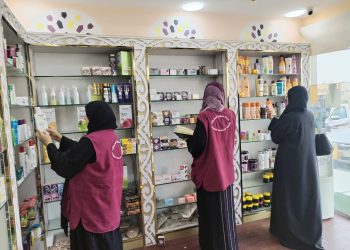 ضبط 1104 سلع مخالفة بمحلات تداول الأعشاب والتجميل في شمال الباطنة
