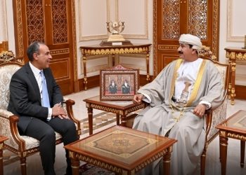 وزير المكتب السلطاني يستقبل وزير الخارجية المصري