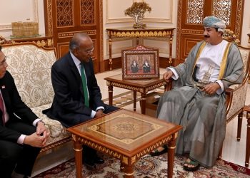 وزير المكتب السلطاني يستقبل وفدًا سنغافوريا